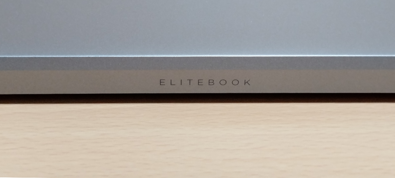 HP EliteBook 635 Aero G11背面にELITEBOOKの刻印