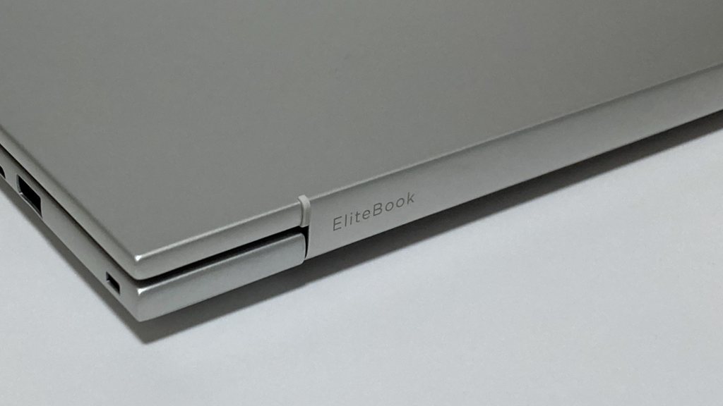 画像タイトル HP EliteBook 8 G1i 14 本体背面