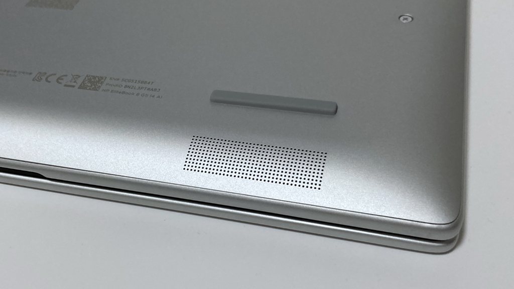 画像タイトル HP EliteBook 8 G1i 14 裏面手前左右にスピーカー