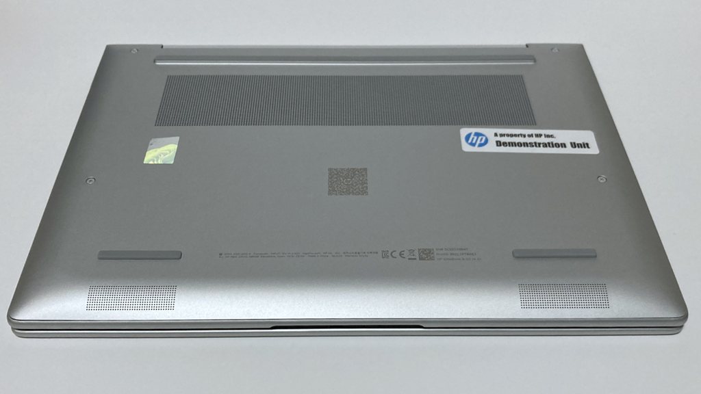 画像タイトル HP EliteBook 8 G1i 14 本体底面