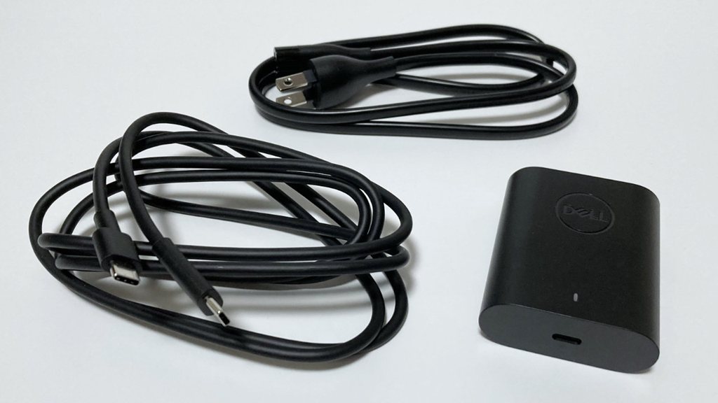画像タイトル Dell Pro 13 Premium付属の電源アダプター