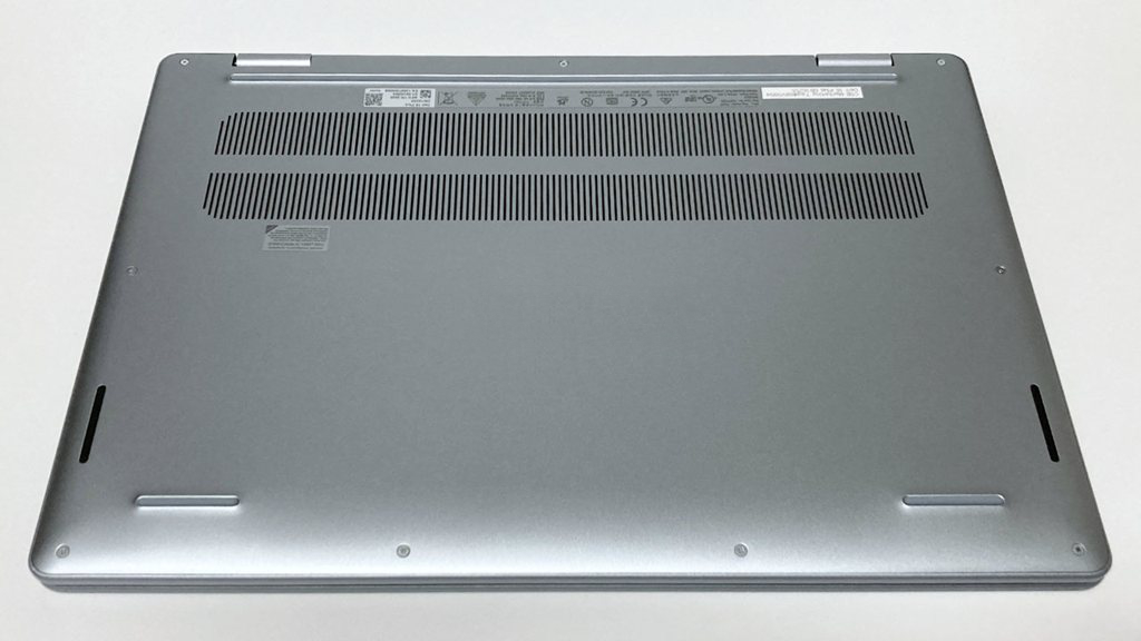 画像タイトル Dell 16 Plus DB16255 底面