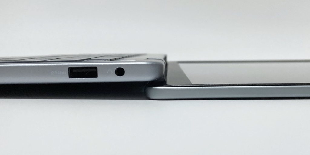 画像タイトル Dell 16 Plus DB16255 ディスプレイは最大180度開く