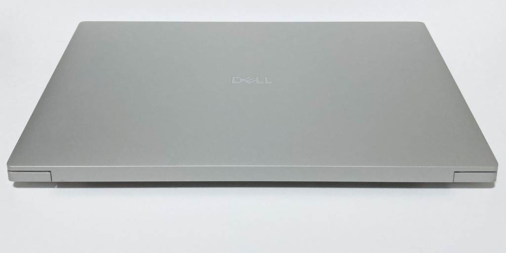 Dell 16 Premium DA16250の背面