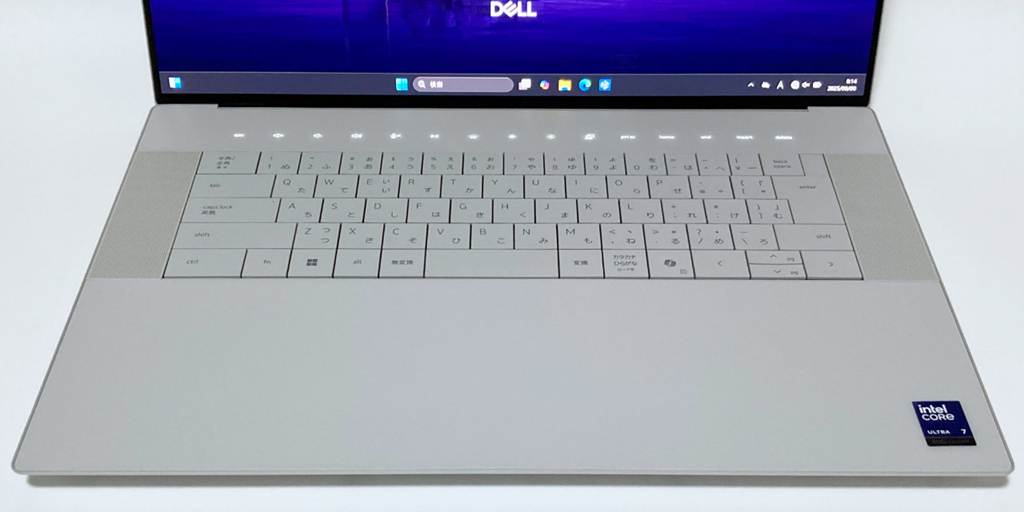 Dell 16 Premium DA16250のキーボード面