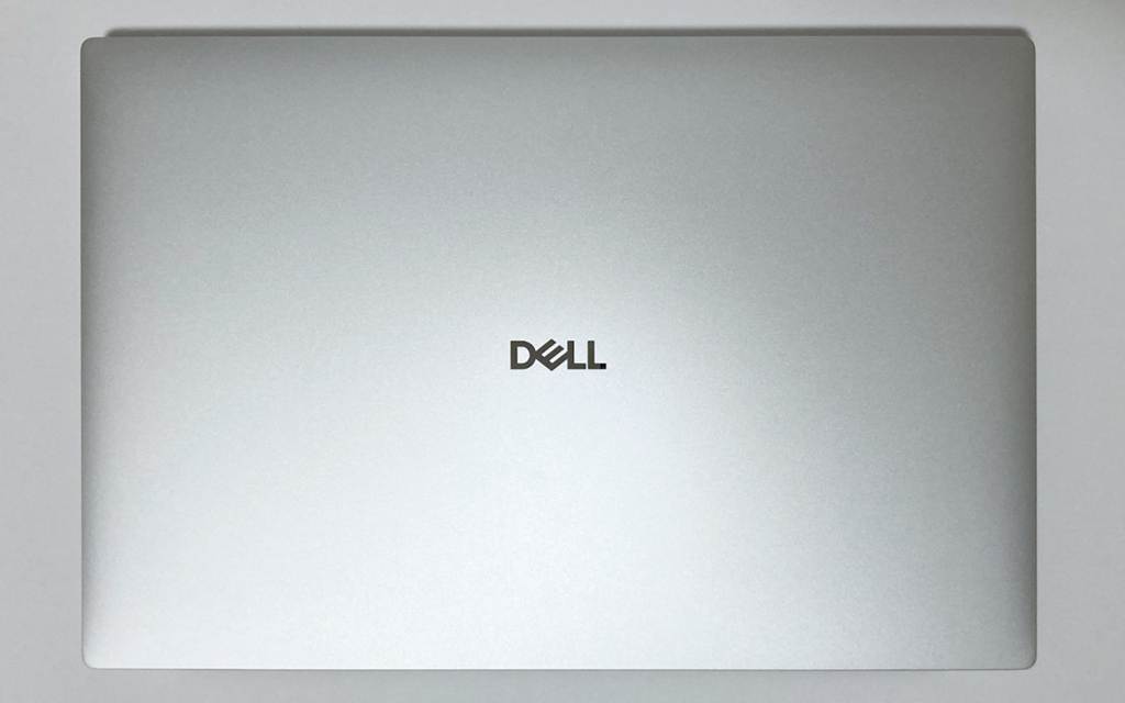 Dell 16 Premium DA16250の天板